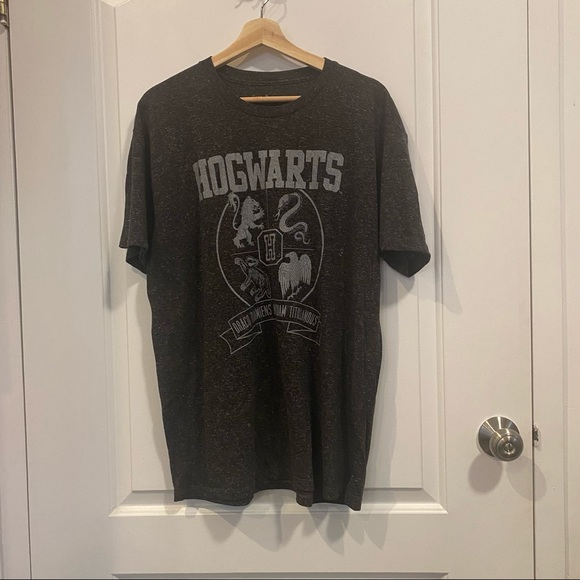 Hogwarts T-Shirt - Picture 3 of 3